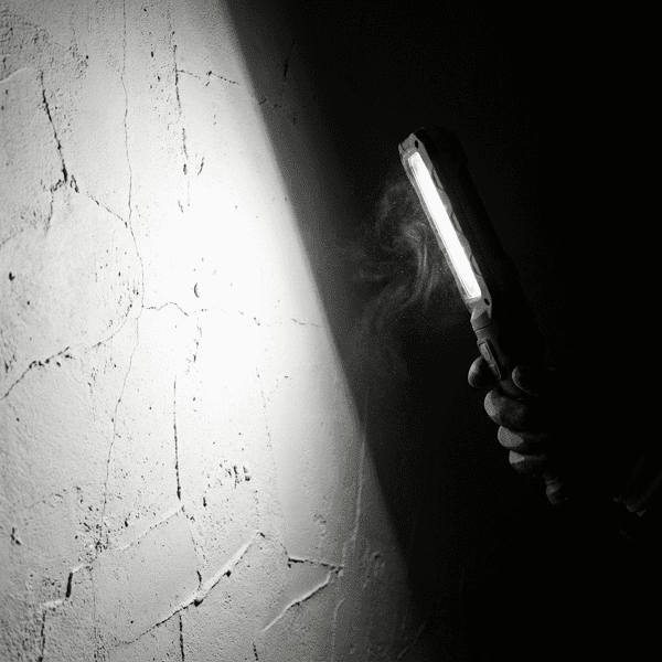 Kontrola jakości gładzi i ostatnie szlify